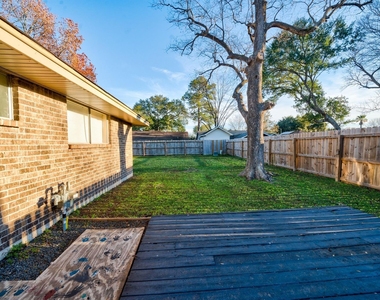 6331 Oaknut Drive - Photo Thumbnail 13