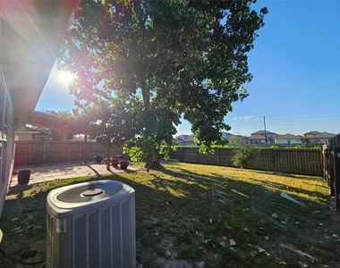 13111 Cherryglade Court - Photo Thumbnail 21