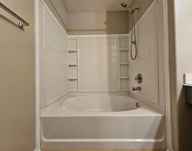 13111 Cherryglade Court - Photo Thumbnail 34