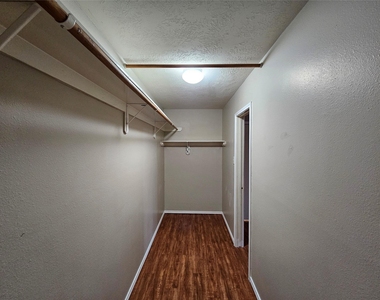 13111 Cherryglade Court - Photo Thumbnail 32
