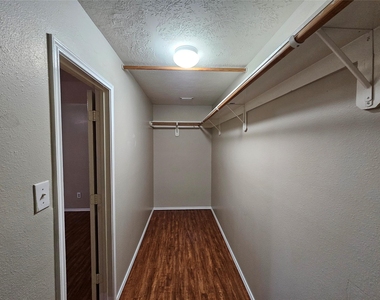 13111 Cherryglade Court - Photo Thumbnail 31