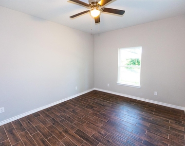 507 E Foley Street - Photo Thumbnail 18