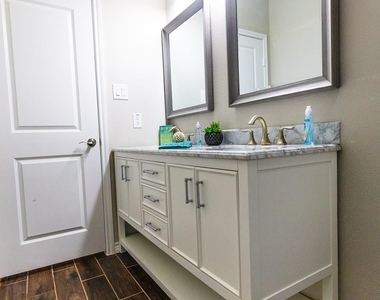 507 E Foley Street - Photo Thumbnail 20