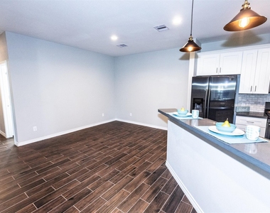 507 E Foley Street - Photo Thumbnail 1