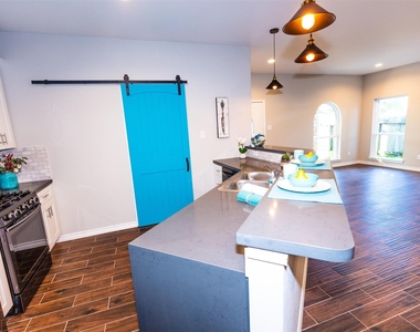 507 E Foley Street - Photo Thumbnail 6