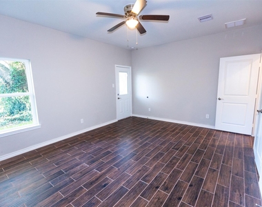 507 E Foley Street - Photo Thumbnail 12