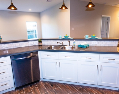 507 E Foley Street - Photo Thumbnail 2