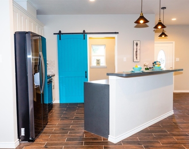 507 E Foley Street - Photo Thumbnail 4