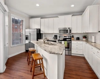 2210 Augusta Drive - Photo Thumbnail 5