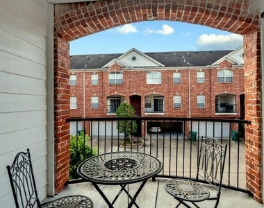 2210 Augusta Drive - Photo Thumbnail 7