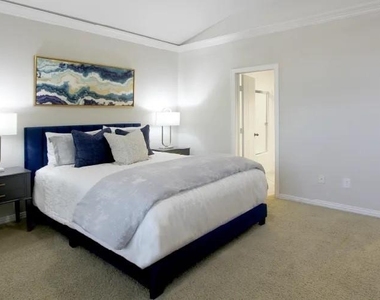 2210 Augusta Drive - Photo Thumbnail 12