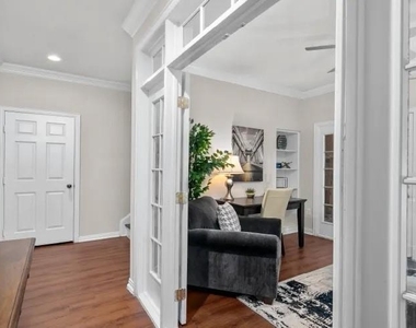 2210 Augusta Drive - Photo Thumbnail 3
