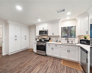1606 E Fayle Street - Photo Thumbnail 10