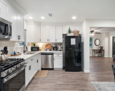 1606 E Fayle Street - Photo Thumbnail 8