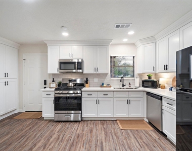 1606 E Fayle Street - Photo Thumbnail 9