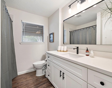 1606 E Fayle Street - Photo Thumbnail 14