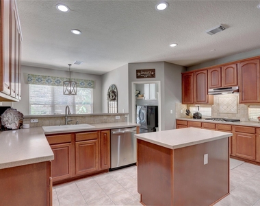 19 S Linton Ridge Circle - Photo Thumbnail 2