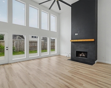 2905 Summer Cape Court - Photo Thumbnail 3