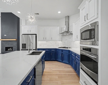 2905 Summer Cape Court - Photo Thumbnail 8