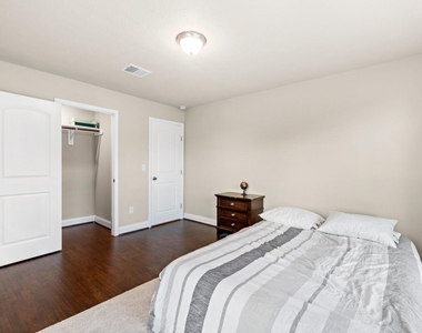 25915 Lockspur Court - Photo Thumbnail 38