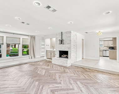 1135 Trowbridge Drive - Photo Thumbnail 4
