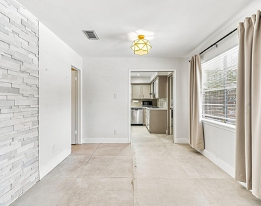 1135 Trowbridge Drive - Photo Thumbnail 5
