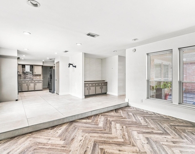 1135 Trowbridge Drive - Photo Thumbnail 9
