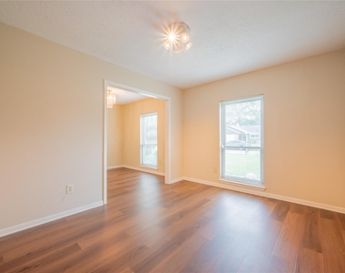 9202 Benning Drive - Photo Thumbnail 6