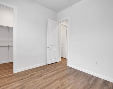 2709-716 Rockhill Road - Photo Thumbnail 9