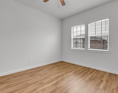 2709-716 Rockhill Road - Photo Thumbnail 11