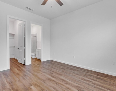 2709-716 Rockhill Road - Photo Thumbnail 12