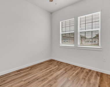 2709-716 Rockhill Road - Photo Thumbnail 8