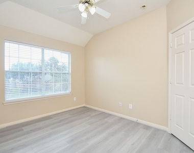 15114 Snow Hill Court - Photo Thumbnail 25
