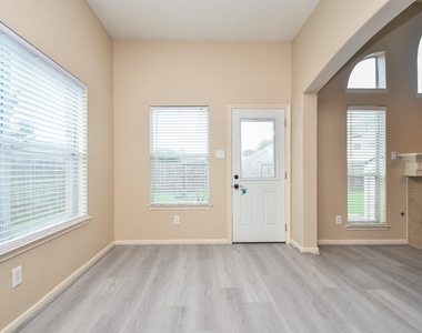 15114 Snow Hill Court - Photo Thumbnail 8