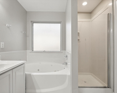 1206 Halls Bridge - Photo Thumbnail 6