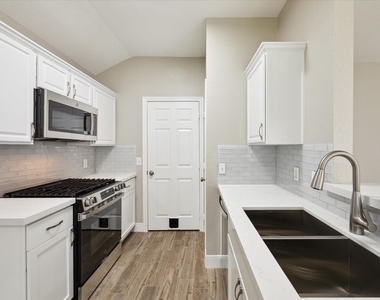 1206 Halls Bridge - Photo Thumbnail 4