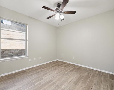 1206 Halls Bridge - Photo Thumbnail 9