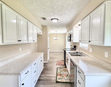 13330 Cologne Drive - Photo Thumbnail 7