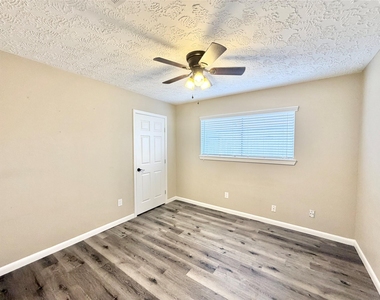 13330 Cologne Drive - Photo Thumbnail 11