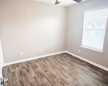4422 Park Trail Lane - Photo Thumbnail 16