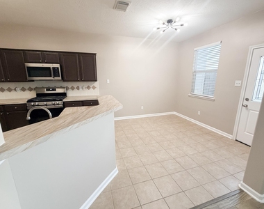 4422 Park Trail Lane - Photo Thumbnail 6