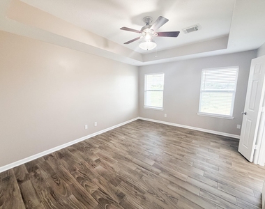 4422 Park Trail Lane - Photo Thumbnail 11