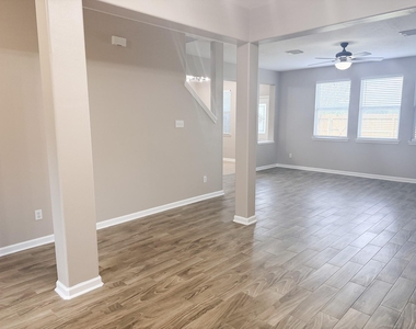 4422 Park Trail Lane - Photo Thumbnail 2
