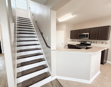 4422 Park Trail Lane - Photo Thumbnail 5