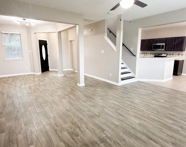 4422 Park Trail Lane - Photo Thumbnail 3