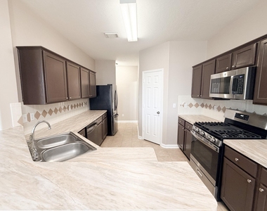 4422 Park Trail Lane - Photo Thumbnail 8