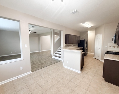 4422 Park Trail Lane - Photo Thumbnail 7