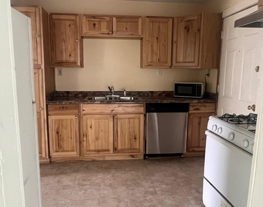 1519 W 8th Street - Photo Thumbnail 1