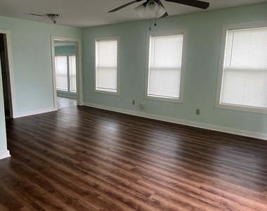 1519 W 8th Street - Photo Thumbnail 2