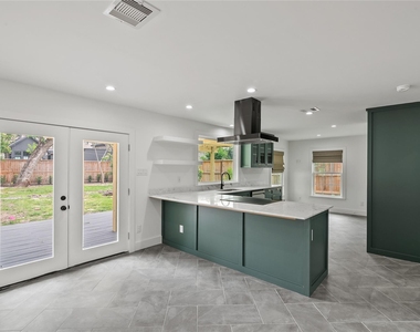 312 W 31st Street - Photo Thumbnail 19